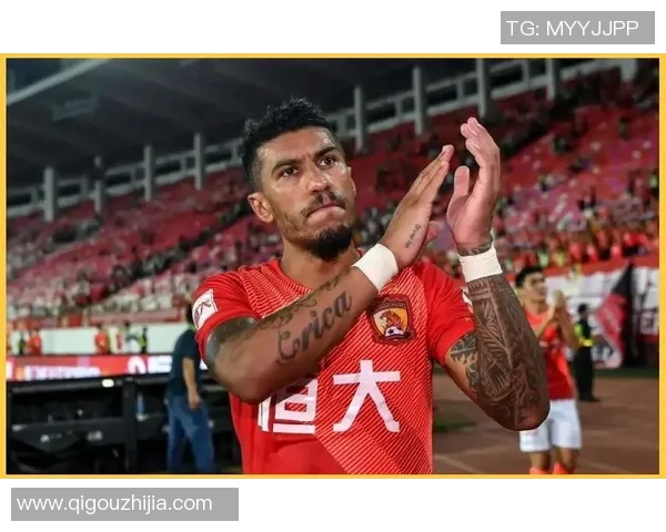 保利尼奥与孔卡的巅峰对决谁能在赛场上笑到最后