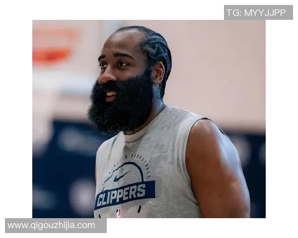 快船与上海大鲨鱼激战正酣NBA赛场精彩对决引发球迷热议